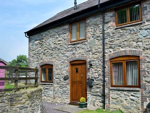 Wonderful semi-detached barn conversion | Bwthyn Clyd, Llangollen, near Wrexham