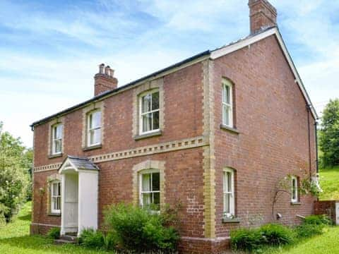 Wonderful 19th-century detached cottage | Sunnybank, Newton St Margarets