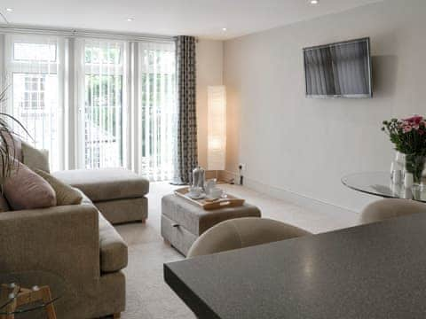 Lounge with 40&rdquo; Smart TV | Back o&rsquo; the Beck, Skipton