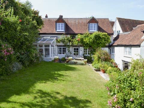 Quirky, cosy, semi-detached cottage  | Cottage By The Quay, Lymington