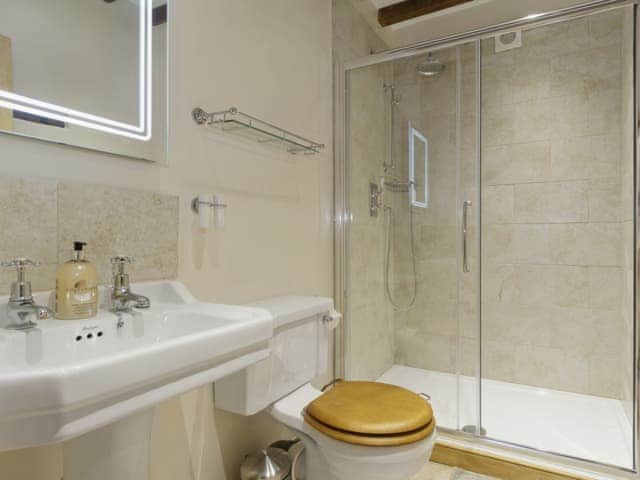 En-suite with double shower cubicle | Flowers Barn, Middle Duntisbourne, near Cirencester