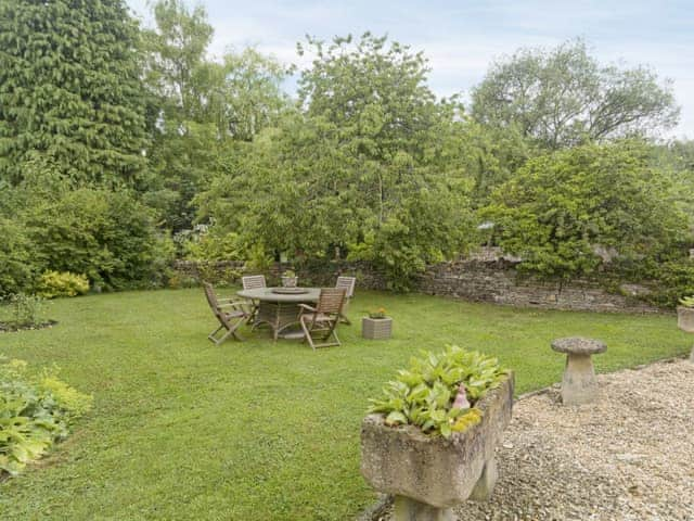 Peaceful garden with sitting-out area | Flowers Barn, Middle Duntisbourne, near Cirencester