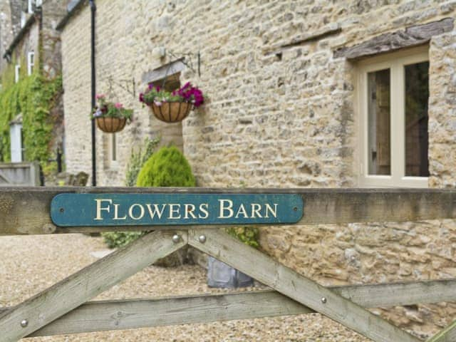 Beautifully converted barn | Flowers Barn, Middle Duntisbourne, near Cirencester