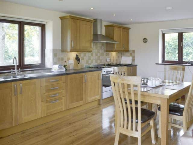 Well-equipped fitted kitchen | Millers Rest - Burracott Farm, Poundstock, Bude