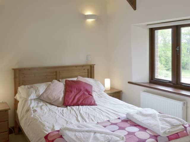 Relaxing double bedroom | Homeleigh Barn - Burracott Farm, Poundstock, Bude