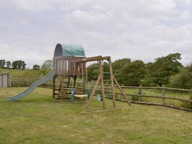 Children&rsquo;s recreation area | Homeleigh Barn, Cider Barn, Millers Rest - Burracott Farm, Poundstock, Bude