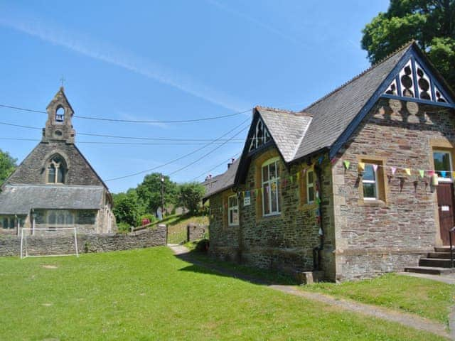 Milton Combe village green and seating area | Annie&rsquo;s Cottage, Milton Combe, near Yelverton