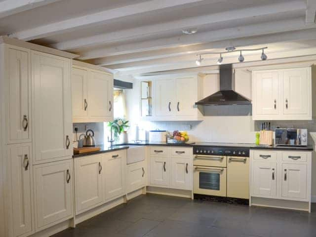 Large, well equipped kitchen | Meadow Mews, Chillington, near Kingsbridge