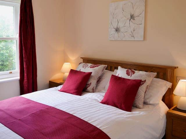 Comfortable bedroom with kingsize bed | 2 Lonsdale House - Greta Grove Apartments, Keswick