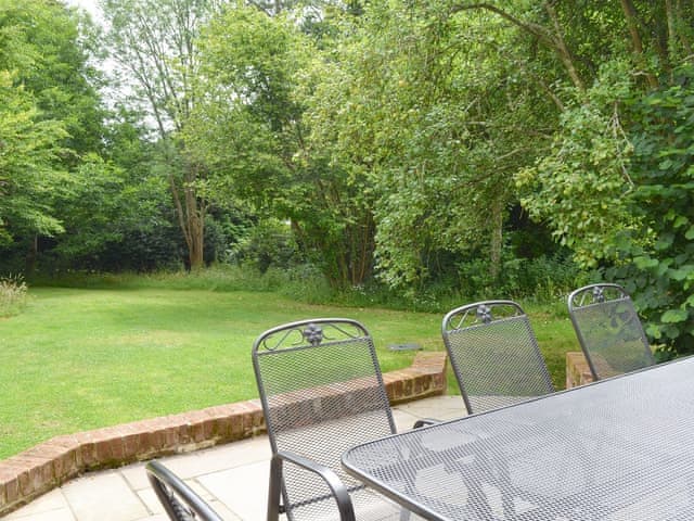 Outdoor furniture on the terrace | Pond Cottage, Boldre, near Lymington