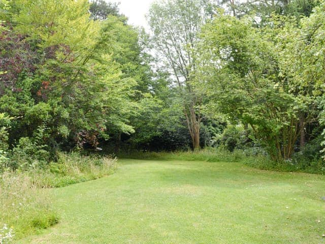 Enclosed lawned rear garden | Pond Cottage, Boldre, near Lymington