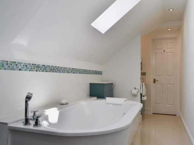 Bathroom | Riggers Cottage, Bosham