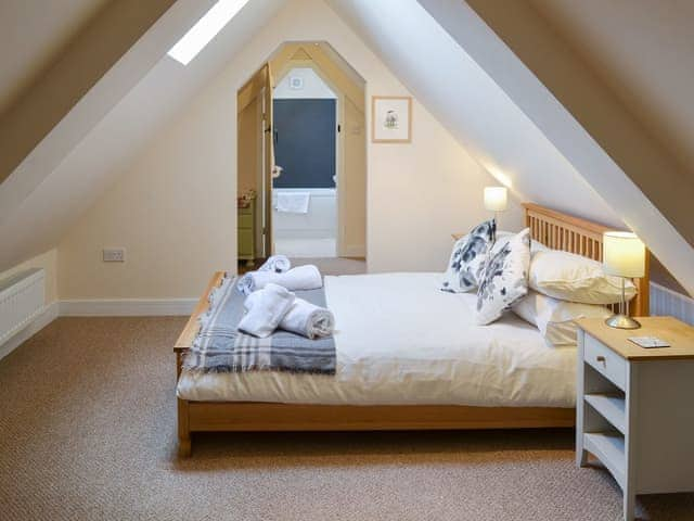 Delightful and romantic double bedroom with en-suite | Middle Cottage, Shilbottle, near Alnwick