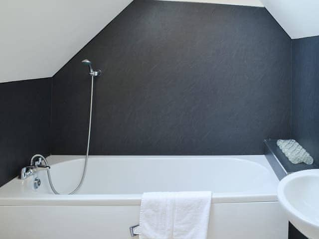 En-suite bathroom with shower attachment | Middle Cottage, Shilbottle, near Alnwick