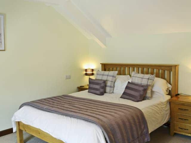 Charming double bedroom | Wisteria Cottage - East Dunley Cottages, Bovey Tracey