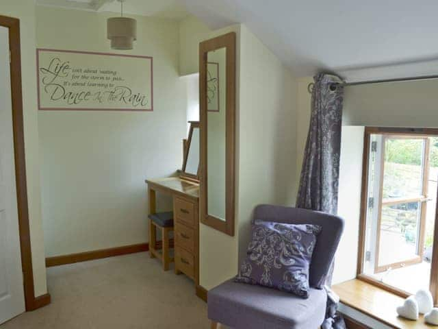 Charming double bedroom | Wisteria Cottage - East Dunley Cottages, Bovey Tracey