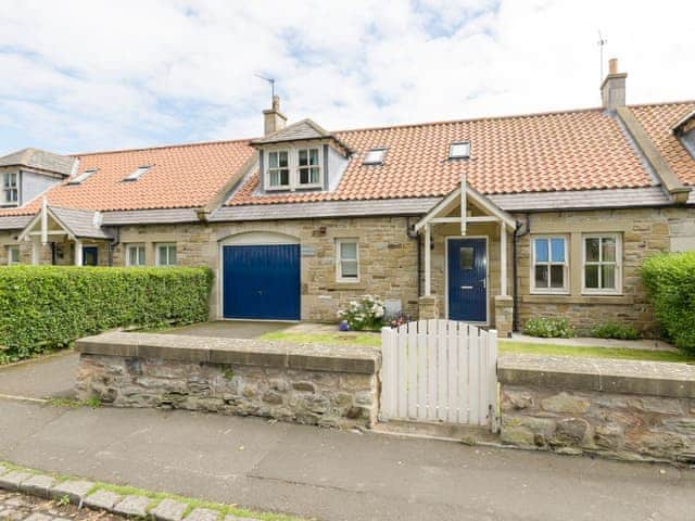 Embleton Cottage, sleeps 6 in Beadnell.