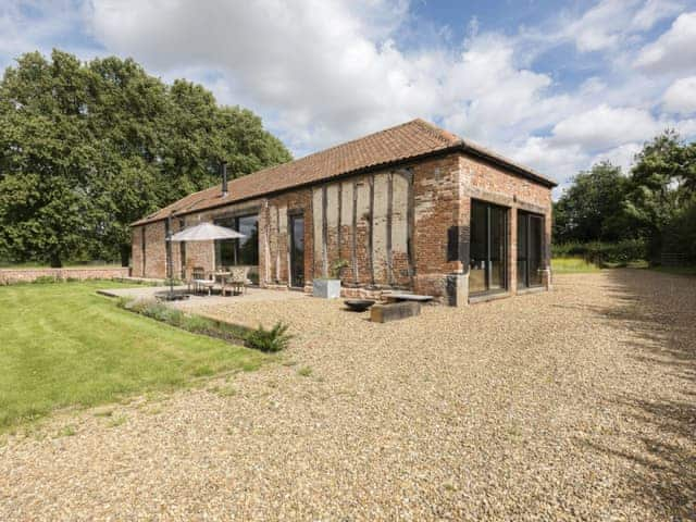 Lovely detached converted barn | Old Hall Farm Barn, Kerdiston, near Norwich