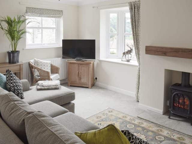 Immaculately presented lounge | Halfehill Cottage, Richmond