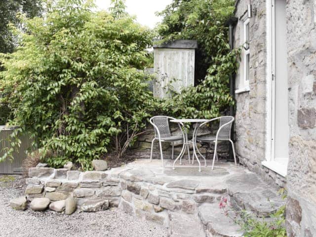 Charming patio area | Halfehill Cottage, Richmond