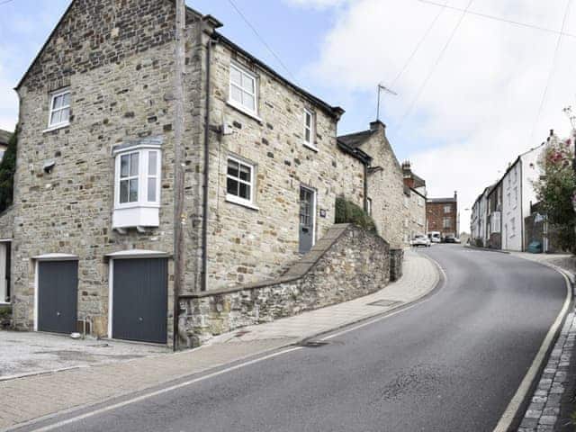 Attractive cottage entrance | Halfehill Cottage, Richmond