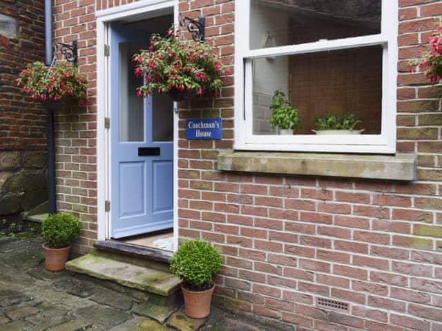 Contemporary cottage peacefully set back from the busy cobbles | Coachman&rsquo;s House, Whitby