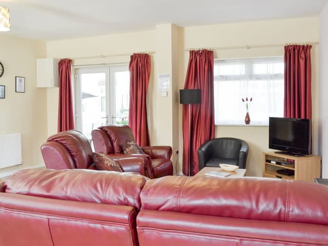 Spacious living area | Primrose - Clapham Holme Farm Cottages, Great Hatfield, near Hornsea