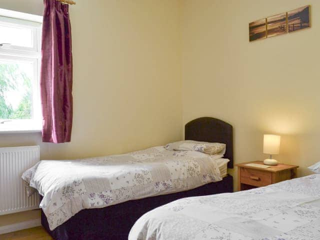 Good-sized twin bedroom | Primrose - Clapham Holme Farm Cottages, Great Hatfield, near Hornsea