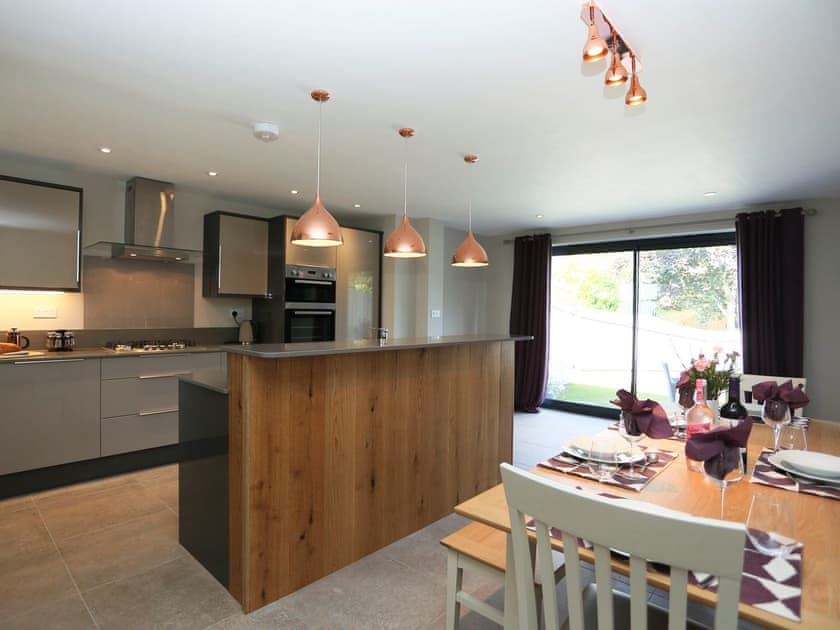 Welcoming kitchen and dining room | Cedar Cottage - Brockenhurst Breaks, Brockenhurst