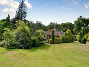 Delightful single storey cottage | Picket Hill Cottage, Alice&rsquo;s Lodge - New Forest Cottages, Picket Hill, near Ringwood