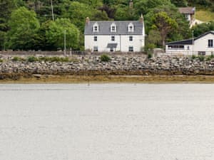 Spacious, detached cottage, in a charming location | Seafield House, Lochinver