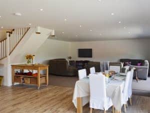 Light and airy open plan living space | Reeds Farmhouse, Farnham