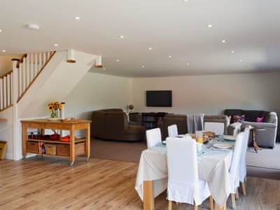 Light and airy open plan living space | Reeds Farmhouse, Farnham