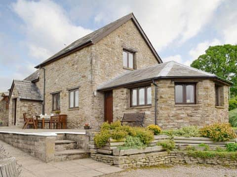 Luxurious, spacious holiday cottage | White Hill Farm Cottage, Wonastow, near Monmouth