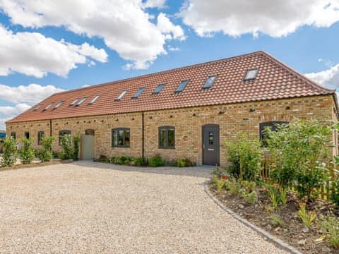 Luxurious holiday home | Holly Tree Barn - Ashlin Farm Barns, Dunholme, near Lincoln