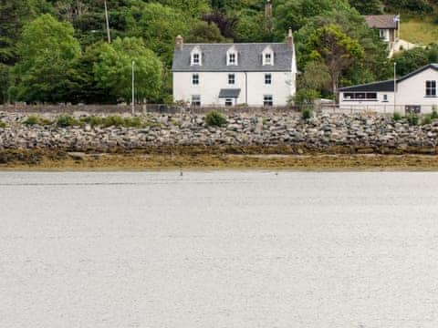 Spacious, detached cottage, in a charming location | Seafield House, Lochinver