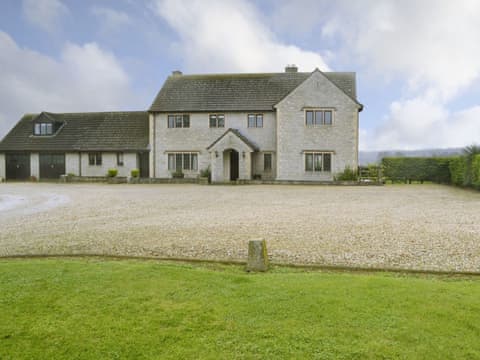 Modern farmhouse set amid a 250 acre working dairy farm | Canon Court Farmhouse, Milborne Port, near Sherborne