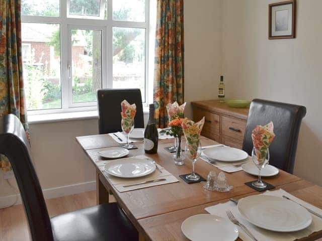 Inviting dining room | Eventide, Broom, near Biggleswade