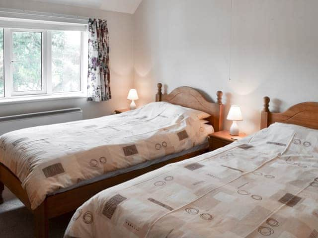 Tranquil bedroom with twin beds | Eventide, Broom, near Biggleswade