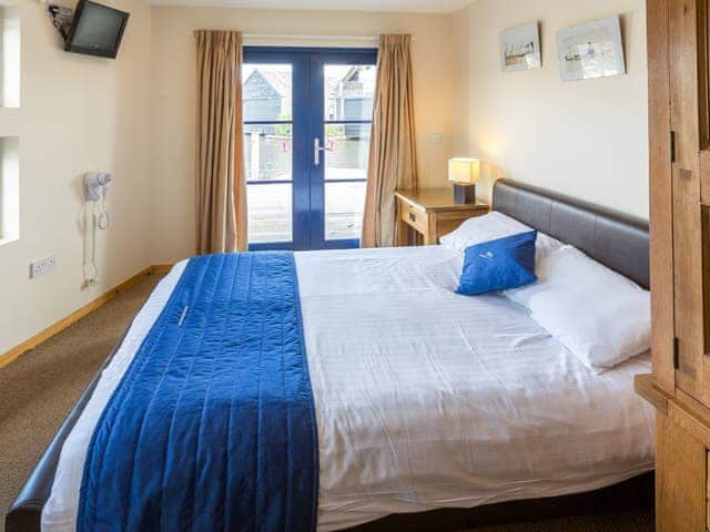 Comfortable double bedroom | Waterside - The Boathouse, Wroxham, near Norwich