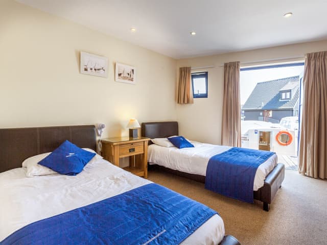 Well presented twin bedroom | Waterside - The Boathouse, Wroxham, near Norwich