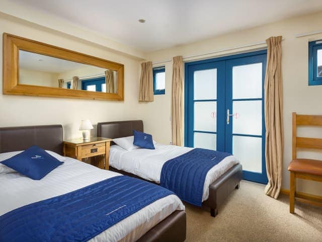 Well presented twin bedroom | Riversedge - The Boathouse, Wroxham, near Norwich