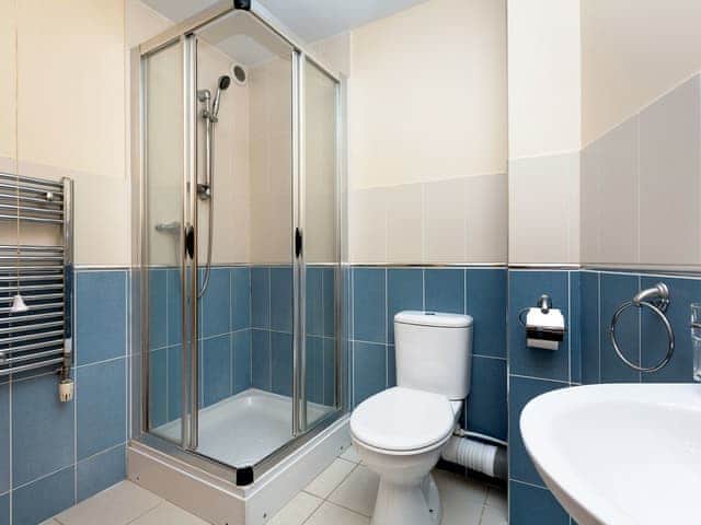 En-suite shower room | Riverview - The Boathouse, Wroxham, near Norwich