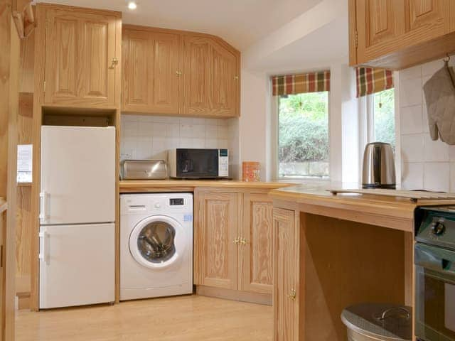 Well-equipped fitted kitchen | Leyfield Coach House, Kirkby Lonsdale