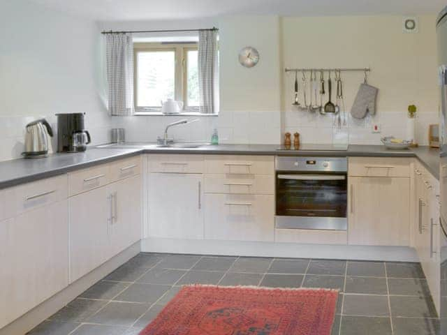 Well-equipped fitted kitchen | The Shippon, St Gennys, Bude