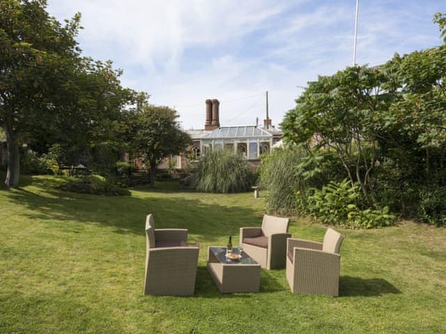 Breath-taking garden | Dell Cottage, Mundesley, near North Walsham