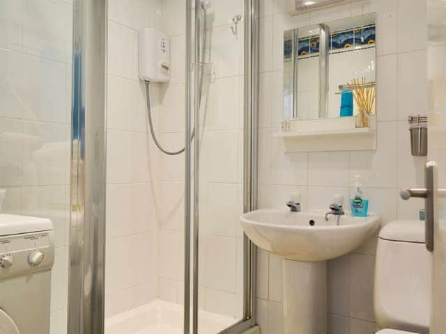 Shower room | Gone Sailing, Windermere