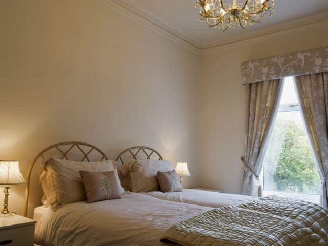 Twin bedroom | Ash Villas, Southport