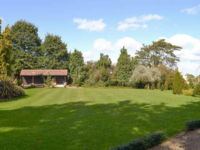 Large shared lawned garden | Bluebell Cottage, Chestnut Cottage - The Cottages, Hawley, near Dartford