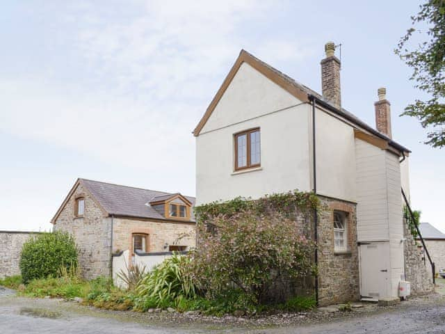 Tranquil location with ample parking areas | Hayloft - Penmorvah Manor Courtyard Cottages, Budock Water, near Falmouth